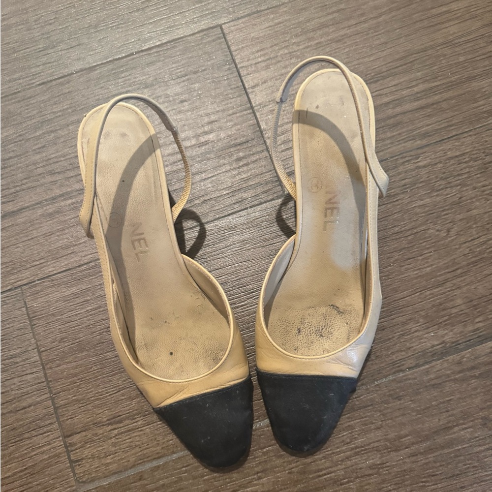 Classic Chanel two tone slingbacks size 36.